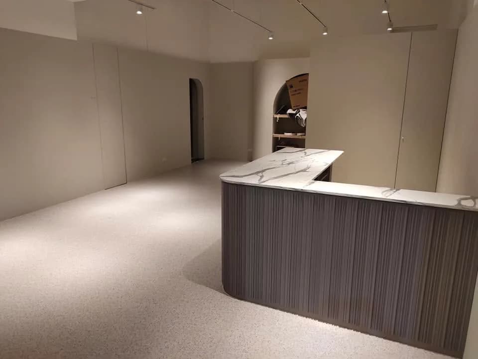 磨石子紋塑膠地板|零售店面